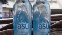 Pastinya air mineral ini bukan diproduksi di Indonesia. Bayangkan kalau diproduksi dan dipasarkan di Indonesia, semua orang berpotensi menyebutkan kata-kata yang kasar. Foto: istimewa