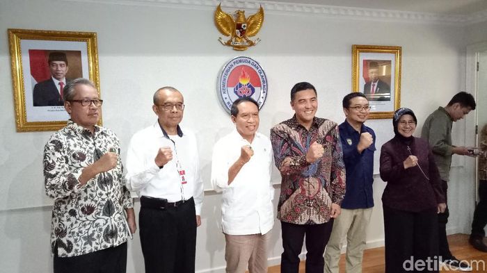 Menpora Zainudin Amali bertemu Operator MotoGP 2021 (Randy Prasatya/detikSport) Menpora Zainudin Amali bertemu Operator MotoGP 2021 (Randy Prasatya/detikSport)