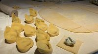 Kenalan di Tinder, Pria Ini Curi Hati Wanita dengan Resep Pasta Miliknya