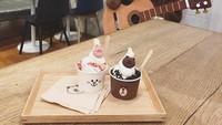 Foto: Instagram @__n.2k6. Selain punya toko yang menjual merchadise official dari karakter lucu Line Friends, toko merchandise ini juga punya kafe yang lucu lho! Dengan karakter Line Friends dan BT21 yang sangat menggemaskan.