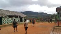 Tentara bermain volly (Syanti/detikcom)Tentara bermain volly (Syanti/detikcom)
