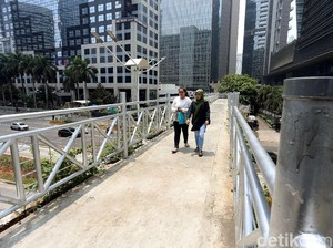 Beda Dengan Anies, Pengamat Tata Kota Minta Desain JPO Tetap Diberi Atap