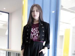 Ibu Zara Adhisty Bicara soal Video Ciuman Anaknya dengan Okin