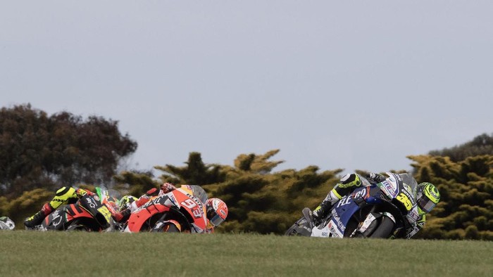 PHILLIP ISLAND, AUSTRALIA - OCTOBER 27: Cal Crutchlow of Great Britain and LCR Honda leads the field during the 2019 MotoGP of Australia at Phillip Island Grand Prix Circuit on October 27, 2019 in Phillip Island, Australia. (Photo by Mirco Lazzari gp/Getty Images)