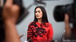 Elus dan Cium Jadi Rahasia Awetnya Rumah Tangga Iis Dahlia