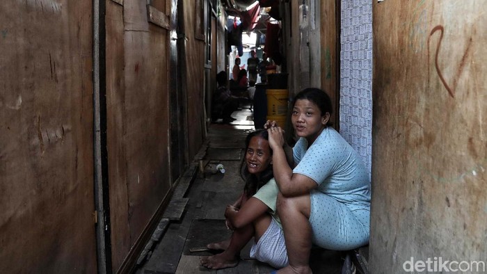 Berdasarkan data BPS, jumlah penduduk miskin di Indonesia pada Maret 2019 mencapai 25,14 juta jiwa atau 9,41 persen. Pemerintah pun terus menekan angka kemiskinan.