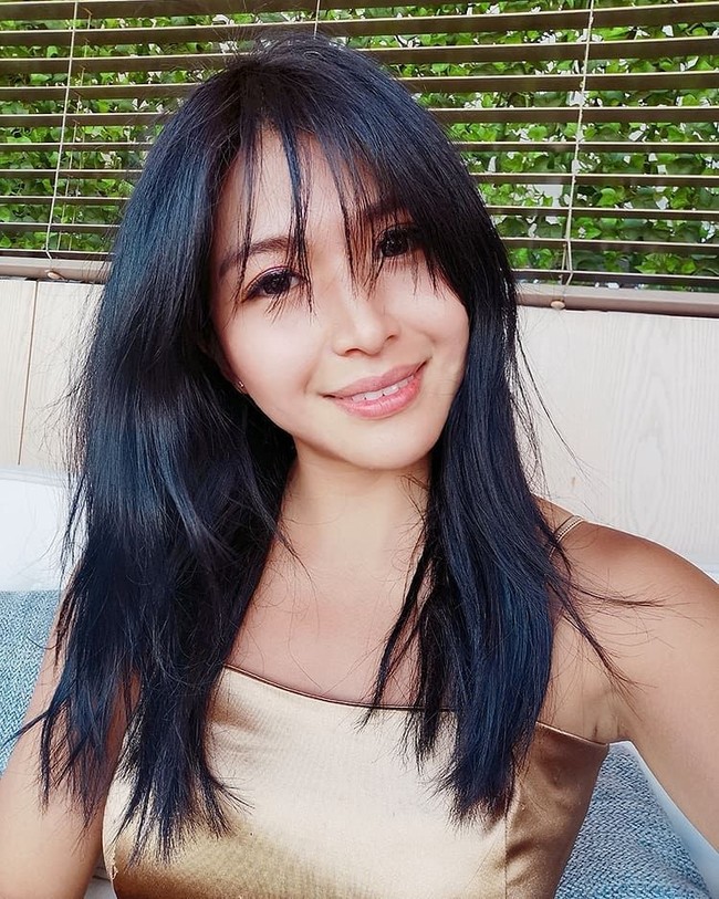 Ada spekulasi bahwa Chan yang memainkan karakter dalam sitkom populer Come Home Love - Lo And Behold di TVB akan diberhentikan. Tangis Chan pecah ketika mengakui bahwa insiden ini telah mempengaruhi citra perusahaan, keluarga, dan para kru. Foto: Instagram