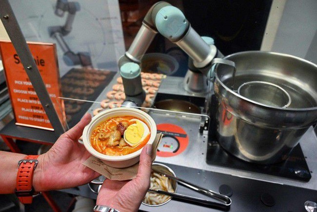 Keren! 5 Robot Canggih Ini Bisa Meracik Sushi Hingga Milk Tea