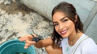 Selain itu model berusia 27 tahun itupun mengunjungi tempat konservasi penyu. Dok. Instagram/oliviaculpo