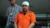 Penemuan senjata tajam itu berawal ketika mobil jenis Nissan Terra itu terparkir di lobi Hotel Raffles, Setiabudi, Jakarta Selatan pada Sabtu (19/10/2019) pukul 23.00 WIB. Mobil itu menghalangi lintasan mobil tamu lainnya. Oleh karena itu, pihak Hotel Raffles berusaha menghubungi pemilik mobil yang berinisial IL agar memindahkan mobil tersebut.