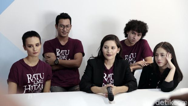 Bukan Hantu, 'Ratu Ilmu Hitam' Bawa Teror Santet hingga Teluh