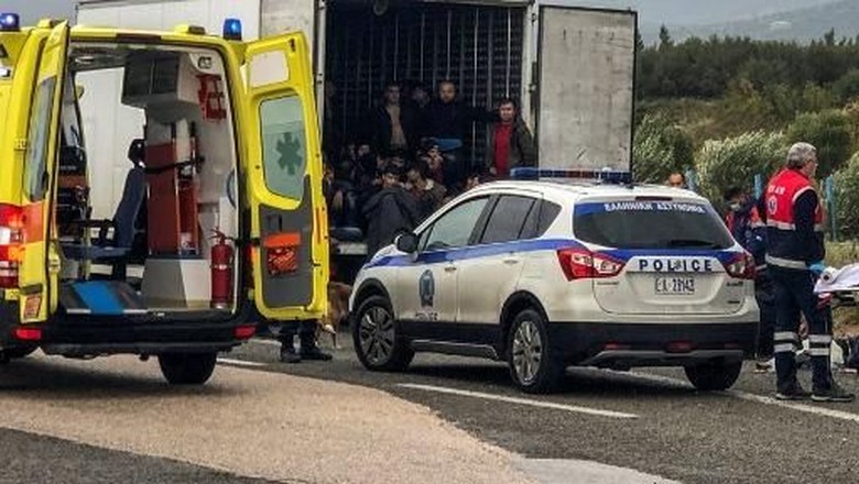 Polisi Temukan 41 Migran Dalam Truk Berpendingin di Yunani Polisi Temukan 41 Migran Dalam Truk Berpendingin di Yunani