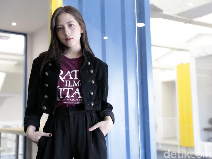 Adhisty Zara saat berkunjung ke kantor detikcom.