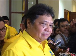 Airlangga: Tak Benar Menteri Jokowi Tekan DPD Golkar
