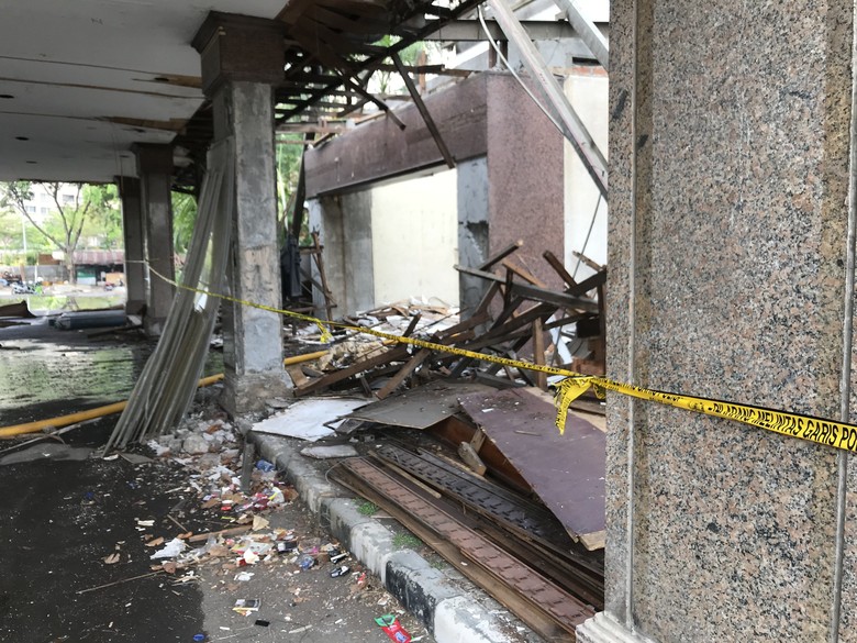 Lokasi Kebakaran Gedung Hailai Dipasangi Garis Polisi Lokasi Kebakaran Gedung Hailai Dipasangi Garis Polisi