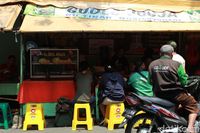 Gudeg Bu Tinah: Gudeg Kaki Lima Enak Langganan Megawawati hingga Soeharto