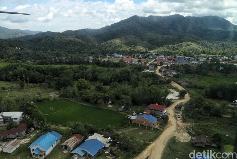 Cerita Heroik di Balik Nyala Terang Listrik di Pedalaman Kalimantan Cerita Heroik di Balik Nyala Terang Listrik di Pedalaman Kalimantan