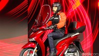 Honda memamerkan SH125i dan SH150i. Untuk SH125i, memiliki bagasi lebih luas hingga 50 persen dibandingkan dengan model sebelumnya.