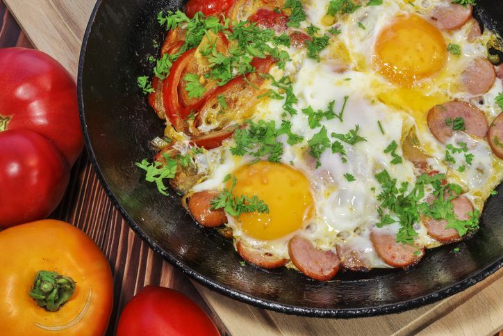 telur spesial sosis buat sarapan