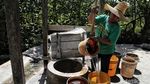 Melihat Pembuatan Garam Gunung di Utara Kalimantan