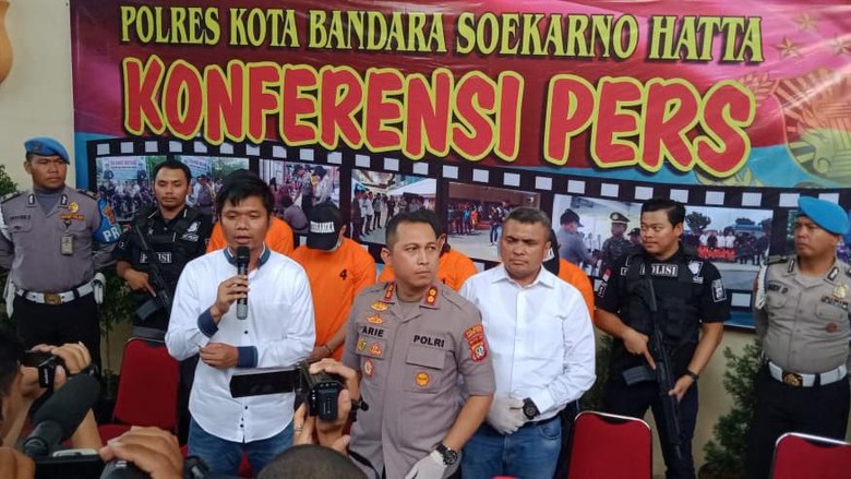 Curi 4 Ponsel di Bagasi Penumpang Pesawat, 2 Oknum Petugas Kargo Ditangkap Curi 4 Ponsel di Bagasi Penumpang Pesawat, 2 Oknum Petugas Kargo Ditangkap