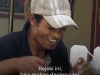 Ekspresi Kocak dan Haru Ketika Pertama Kali Cicip Makanan