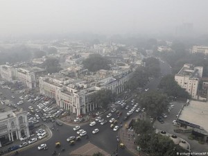 Polusi Udara Terparah, New Delhi Terapkan Aturan Kendaraan Ganjil Genap