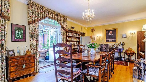 Menginap di Rumah Harry Potter, Siapa Mau?