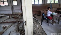Renovasi sekolah tersebut dilakukan untuk menambah ruang kelas agar para siswa dan siswi di sekolah itu dapat lebih nyaman dalam kegiatan belajar dan mengajar.