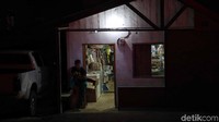 Keberadaan listrik ini tak hanya mampu memecah kesunyian dan gelap di desa tersebut, tetapi juga mendorong roda perekonomian warganya. Bila dahulu, beragam aktivitas terhenti saat malam hari karena minimnya cahaya, kini warung maupun toko dapat buka hingga malam hari untuk menjajakan berbagai kebutuhan pokok untuk masyarakat.