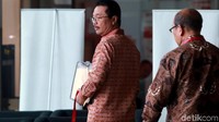 Kedatangannya untuk diperiksa sebagai tersangka dalam kasus dugaan suap terkait perdagangan minyak mentah dan produk kilang di Petral.