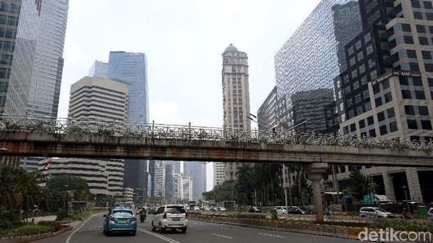 JPO tanpa atap di Sudirman /
