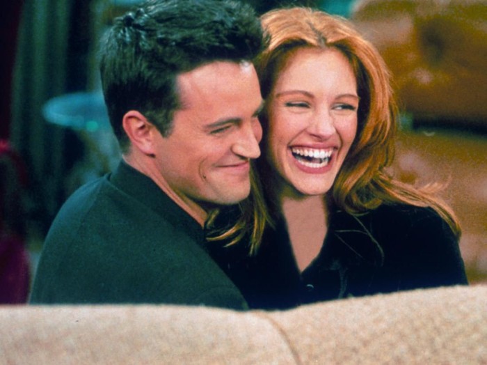 304422 21: Actor Matthew Perry and actress Julia Roberts hug each other on the set of Friends. (Photo by Liaison)