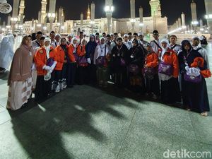 Air Mata Haru Majelis Taklim DKI Bisa Salat Subuh di Masjid Nabawi