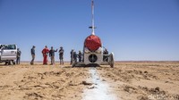 Tes ini akan memberikan data penting untuk membantu Bloodhound mempersiapkan mobil untuk upaya pemecahan rekornya dalam 12-18 bulan ke depan. Rekor darat yang harus dilampaui adalah 763 mil per jam atau 1.227 km per jam. Rekor tersebut dicatatkan Thrust SSC oleh Andy Green pada tahun 1997. Jika rekor terpecahkan, target selanjutnya adalah menggapai kecepatan 1.000 mpj atau 1.600 km per jam. (Bloodhound)