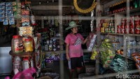 Begitu banyak manfaat yang dirasakan warga di Desa Ba sikor Long Midang usai listrik mengalir di kawasan tempat tinggal mereka. Tak cuma memudahkan aktivitas warga, listrik juga menggerakkan roda perekonomian warga di sana.