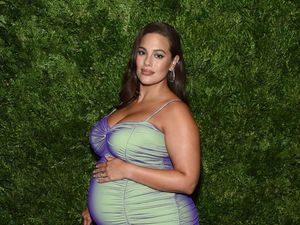 Resep Ngeri Ashley Graham Tetap Bugar kala Hamil