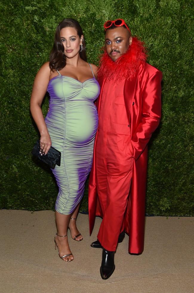 CFDA Vogue Fashion Fund Awards 2019 yang belangsung di New York City, AS, Senin (4/11/2019) malam, dihadiri Ashley Graham. Berbadan dua ternyata tak menghalangi langkah Ashley untuk menghadiri malam penghargaan kompetisi fashion yang digagas majalah Vogue tersebut. (Foto: Getty Images)
