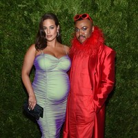 CFDA Vogue Fashion Fund Awards 2019 yang belangsung di New York City, AS, Senin (4/11/2019) malam, dihadiri Ashley Graham. Berbadan dua ternyata tak menghalangi langkah Ashley untuk menghadiri malam penghargaan kompetisi fashion yang digagas majalah Vogue tersebut. (Foto: Getty Images)