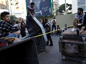 Demonstran Lebanon Blokir Jalanan Penting di Beirut