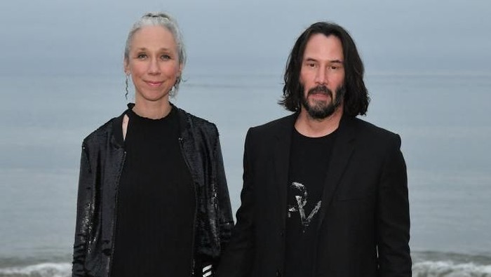 MALIBU, CALIFORNIA - JUNE 06: (L-R)  Alexandra Grant and Keanu Reeves attend the Saint Laurent Mens Spring Summer 20 Show Photo Call on June 06, 2019 in Malibu, California. (Photo by Neilson Barnard/Getty Images)