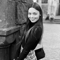 Namun kini anak Hugh Hefner tersebut telah turun dari jabatannya sebagai chief creative officer dari Playboy Enterprise. Pria 28 tahun itu meninggalkan Playboy April lalu untuk meluncurkan medianya sendiri, Hefner Media Corporation dan sebuah platform konten dewasa. Foto: Instagram @scarleybyrne