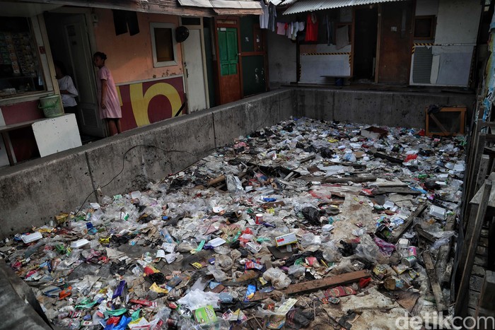 Berdasarkan data BPS, jumlah penduduk miskin di Indonesia pada Maret 2019 mencapai 25,14 juta jiwa atau 9,41 persen. Pemerintah pun terus menekan angka kemiskinan.