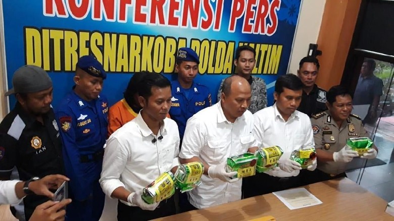 Polairud Polda Kaltim Tangkap Penyelundup 6 Kg Sabu di Samarinda Polairud Polda Kaltim Tangkap Penyelundup 6 Kg Sabu di Samarinda