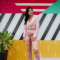 Vicky Chan terlibat dalam kecelakaan lalu lintas, dan berita buruk tentangnya membahayakan kariernya. Aktris asal Hong Kong ini mengendarai BMW dan menabrak taksi di Happy Valley, Hong Kong. Foto: Instagram