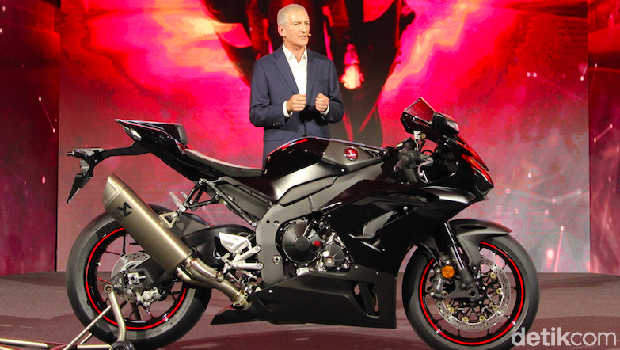 Honda saat memperlihatkan CBR1000RR-R di Milan