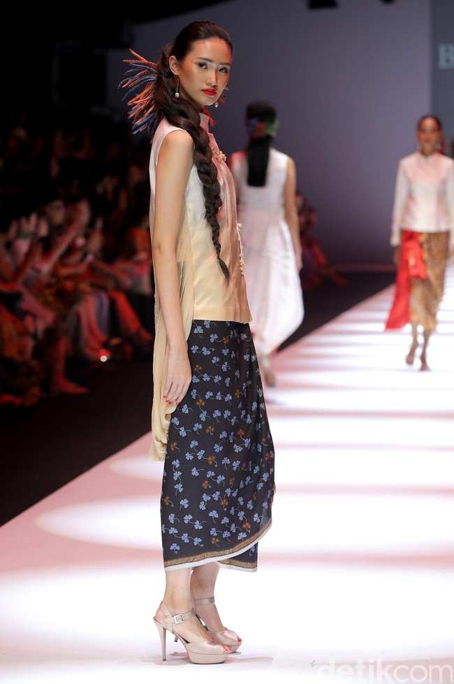 Obin meluncurkan koleksinya dalam fashion show bertajuk Rayuan Kain di Jakata Fashion Week 2020, Senayan City, Jakarta. Kamis [24/10/2019]. Foto: Rachman Haryanto/detikcom.