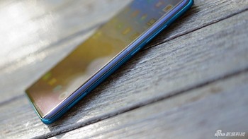 Ponsel ini menjalankan MIUI 11 berbasis Android Pie. Hadir dalam pilihan warna Aurora Green, Glacier White, Midnight Black. Foto: Sina Mobile