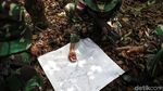 Patroli Bersama Tentara RI dan Malaysia Tembus Hutan Perbatasan