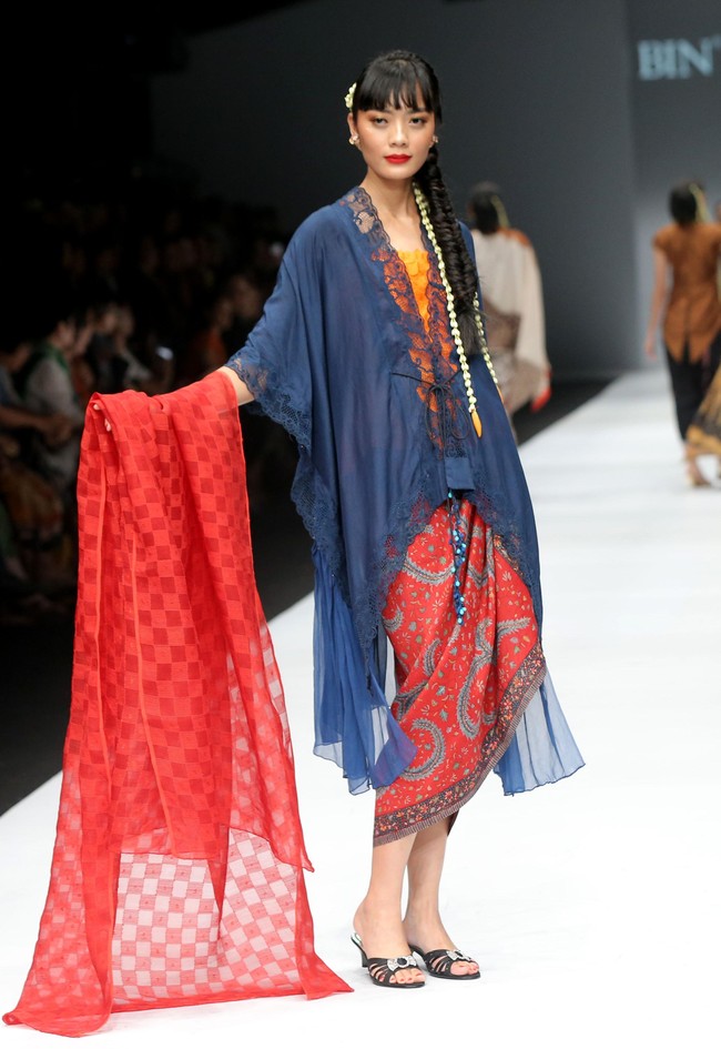 Obin meluncurkan koleksinya dalam fashion show bertajuk Rayuan Kain di Jakata Fashion Week 2020, Senayan City, Jakarta. Kamis [24/10/2019]. Foto: Rachman Haryanto/detikcom.